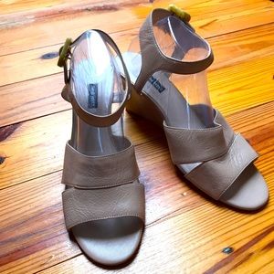 Nine West Nude Tan Wedge Sandals, EUC, 11